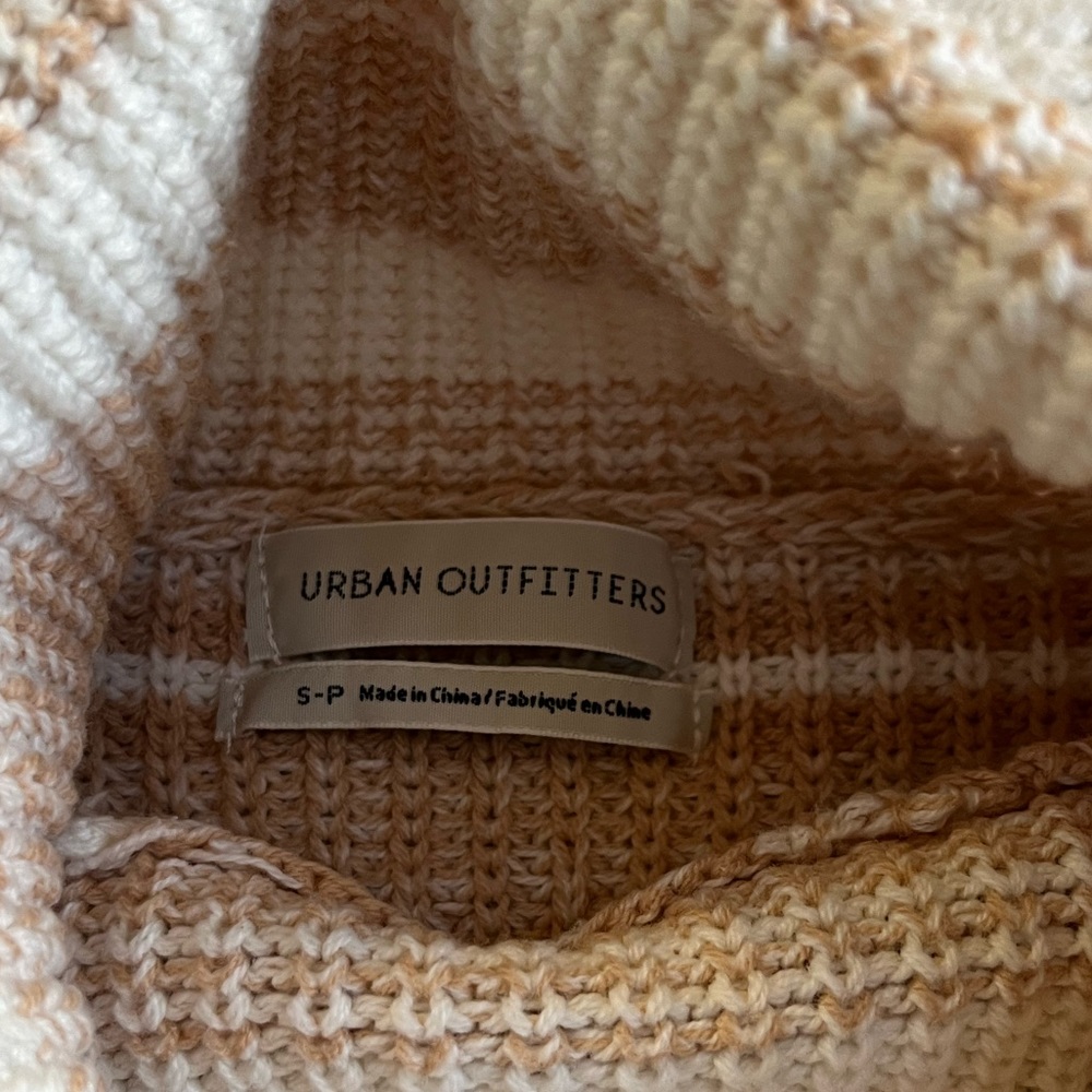 Urban Outfitters cropped turtleneck sweater - Picture 6 of 11